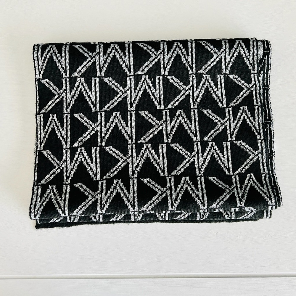 Michael Kors black and silver scarf - Picture 2 of 6